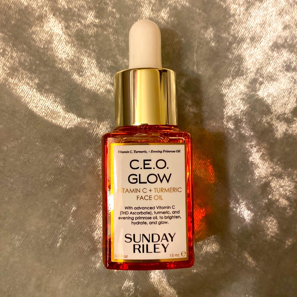 Sunday Riley
C.E.O Glow Vitamin C + Turmeric Face Oil (Value $40)